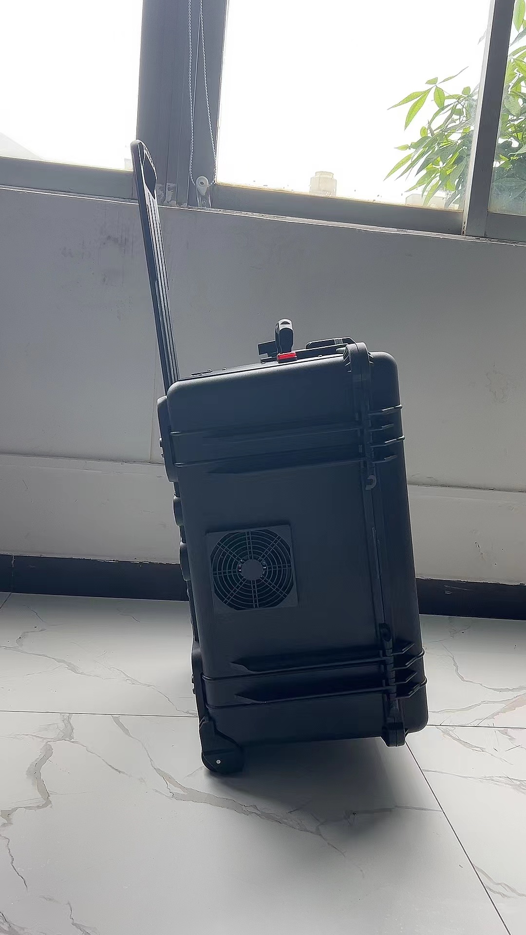 元阳手拉箱型移动通信干扰器